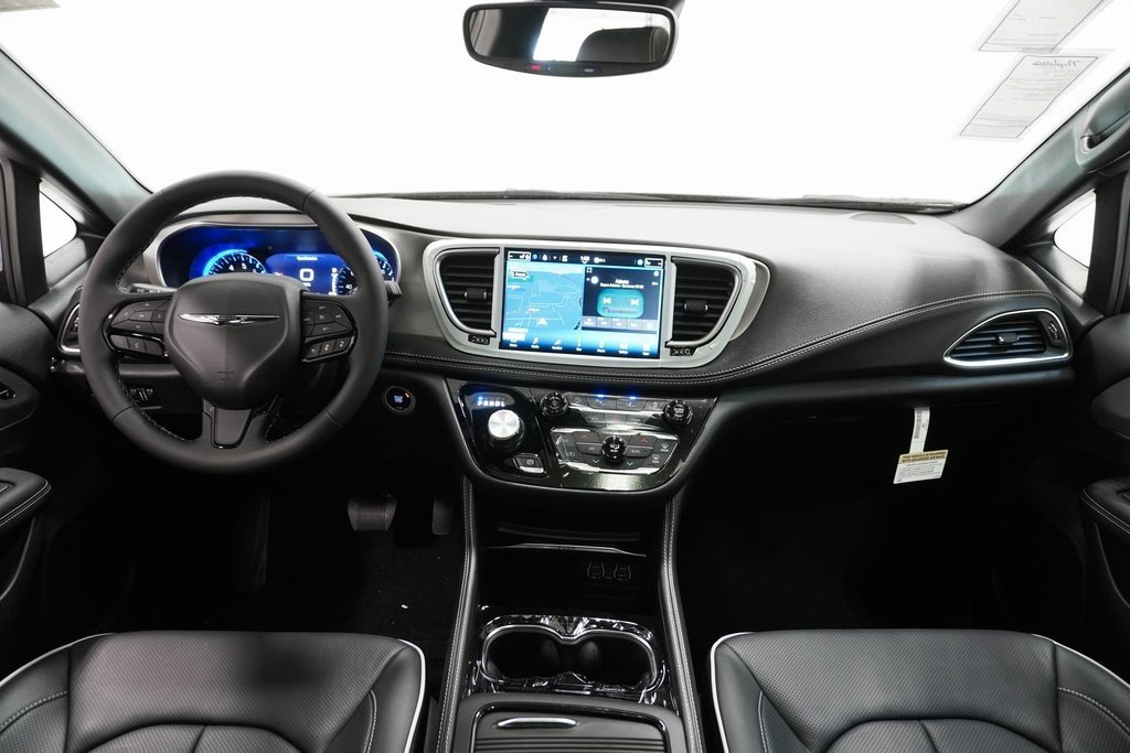 Used 2024 Chrysler Pacifica Limited w/ S Appearance Package image 13