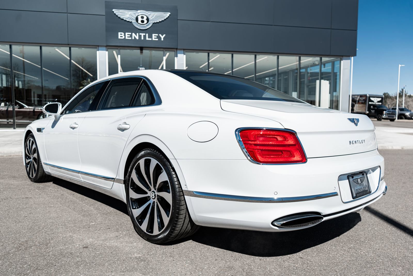 New 2026 Bentley Flying Spur Plug-In Hybrid image 9