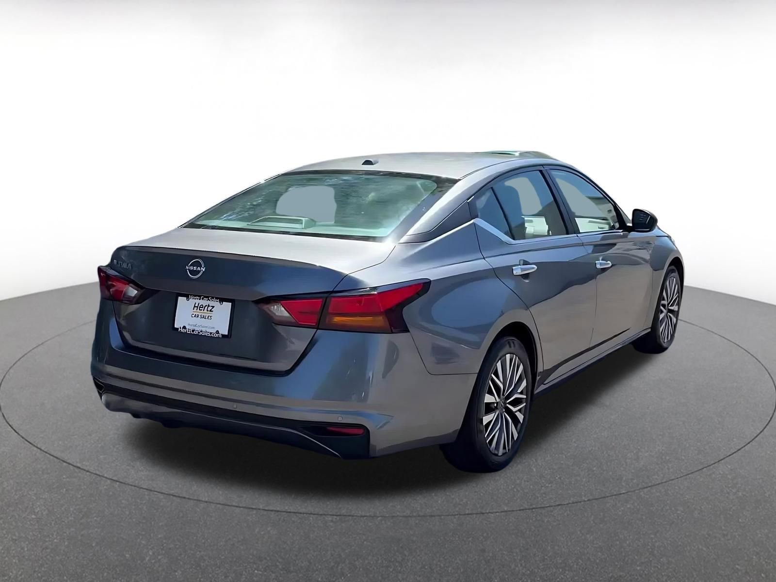 Used 2025 Nissan Altima 2.5 SV FWD image 14