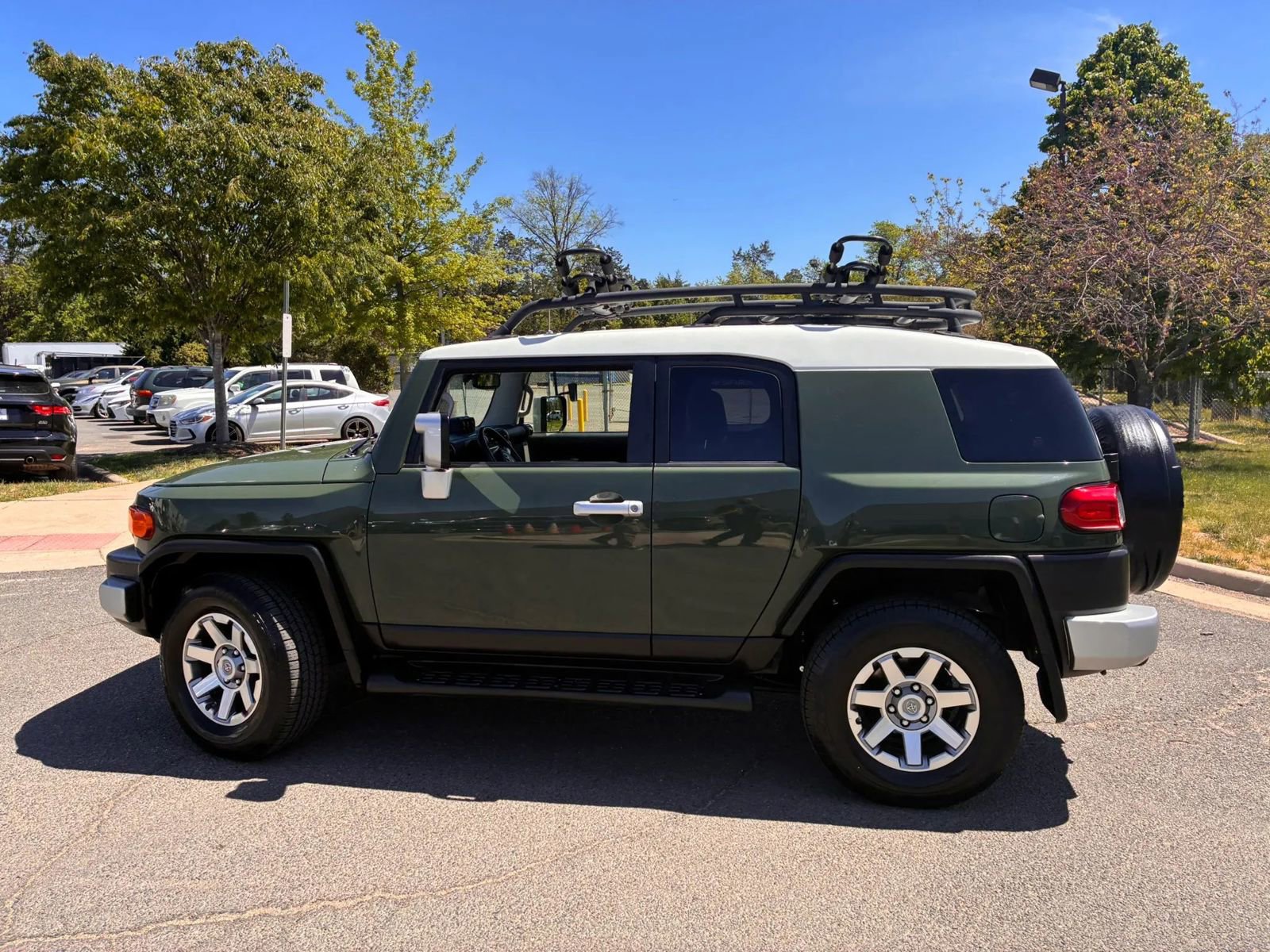 Used 2014 Toyota FJ Cruiser 4WD w/ Upgrade Package image 8