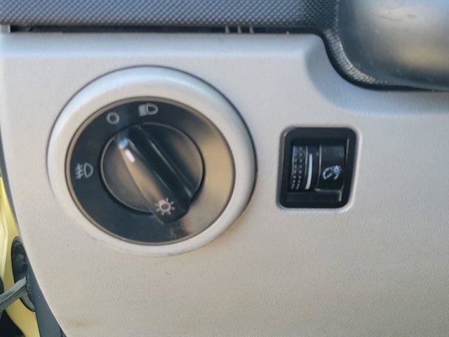 Used 2004 Volkswagen Beetle GLS FWD image 17