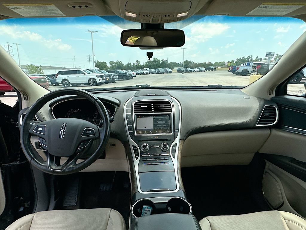 Used 2017 Lincoln MKX Reserve w/ Lincoln MKX Climate Package FWD image 3