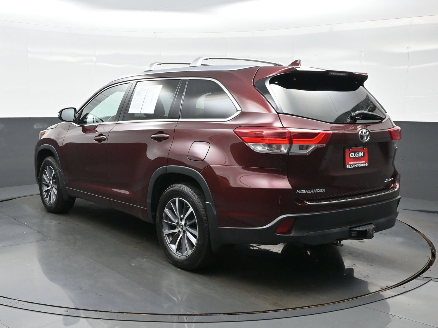 Used 2018 Toyota Highlander XLE AWD/4WD image 4