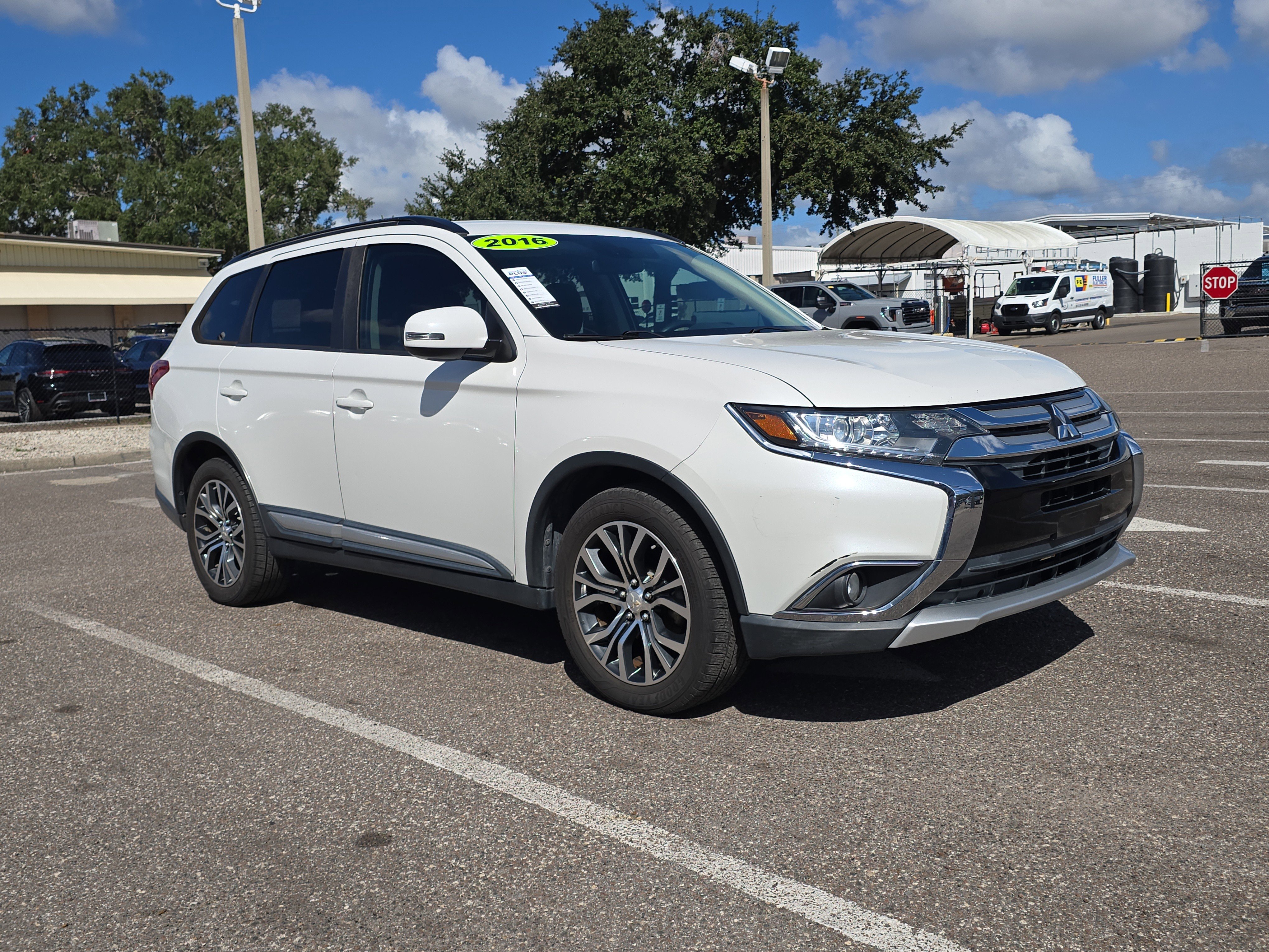 Used 2016 Mitsubishi Outlander SE