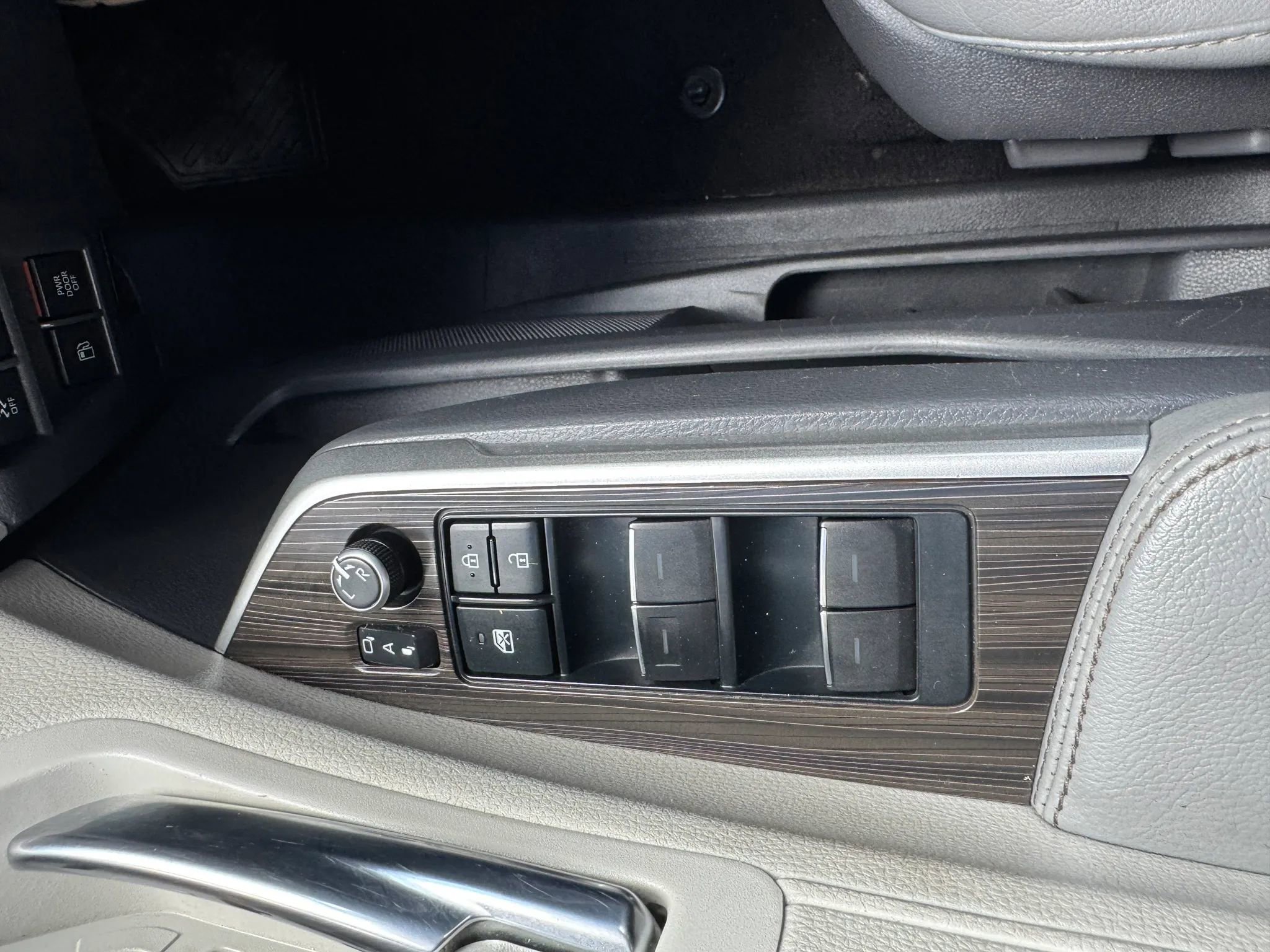Used 2021 Toyota Sienna Limited FWD image 15