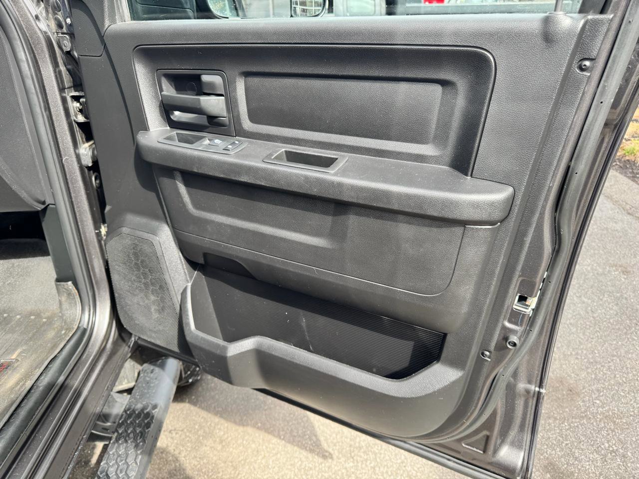 Used 2018 RAM 2500 Tradesman w/ Snow Chief Group image 32