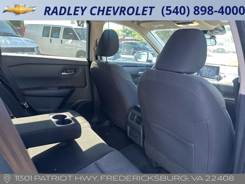 Used 2024 Nissan Rogue SV AWD/4WD image 10