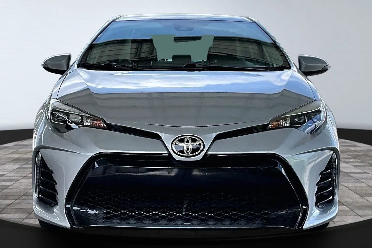 Used 2017 Toyota Corolla SE FWD image 2