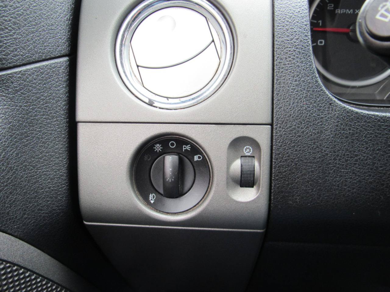 Used 2005 Ford F150 XLT AWD/4WD image 17
