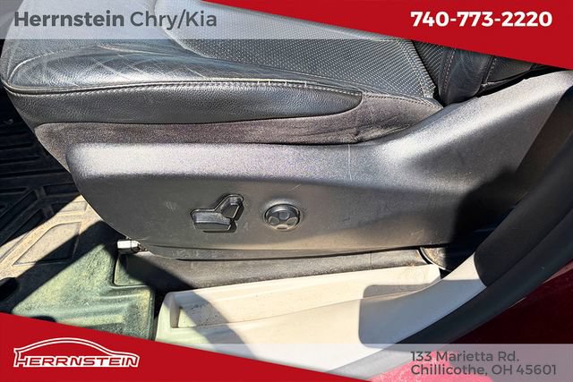 Used 2019 Chrysler Pacifica Touring-L FWD image 13