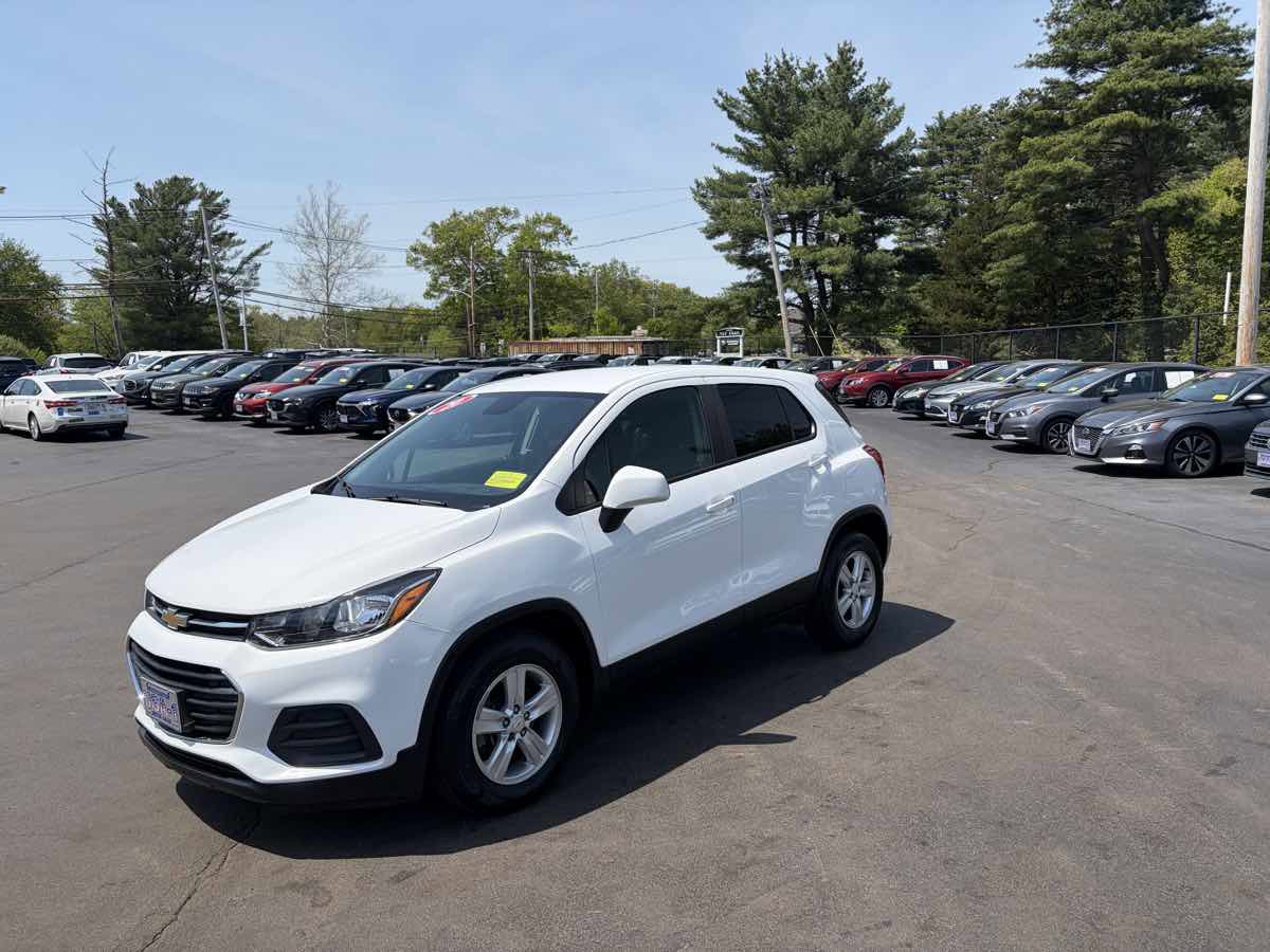 Used 2020 Chevrolet Trax LS w/ Tint and Cruise Package FWD image 1