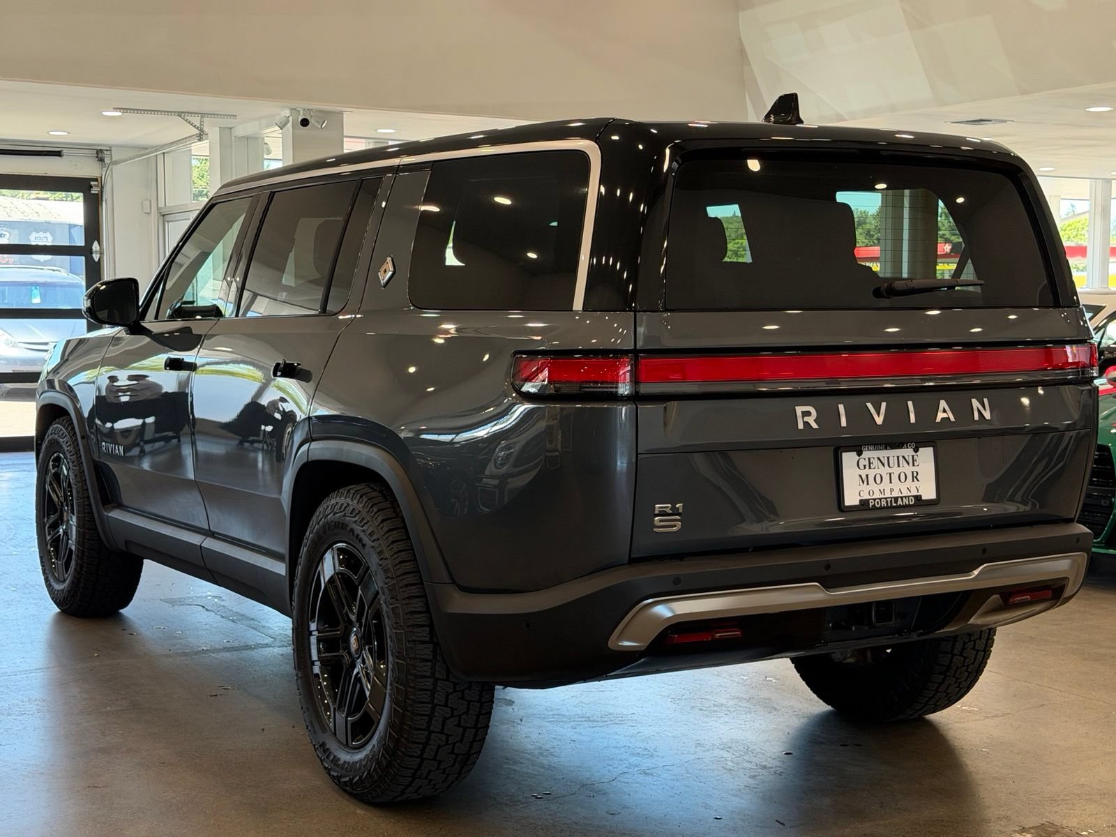Used 2023 Rivian R1S Adventure AWD/4WD image 4