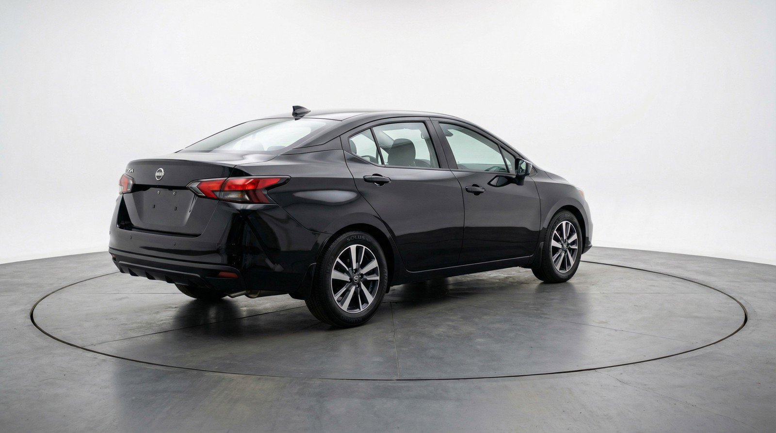 Used 2025 Nissan Versa SV image 9