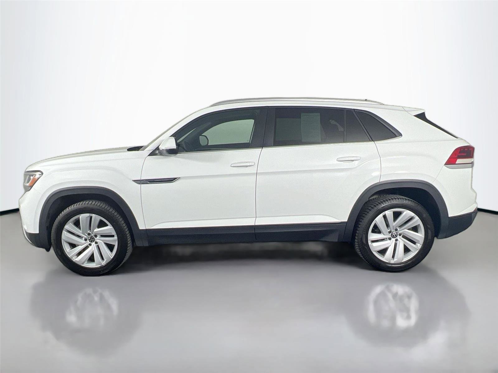 Used 2022 Volkswagen Atlas Cross Sport SE AWD/4WD image 3