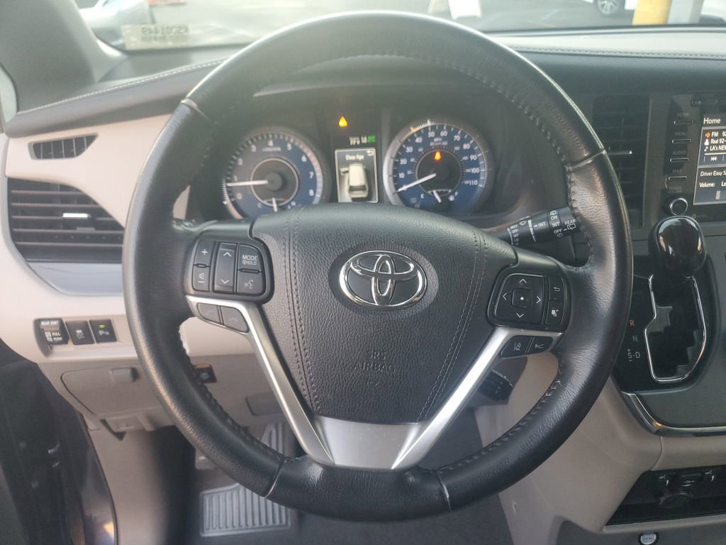 Used 2019 Toyota Sienna XLE image 23