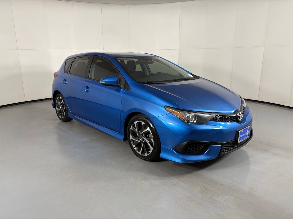 Used 2018 Toyota Corolla iM w/ Carpet Mat Package (TMS) FWD image 2