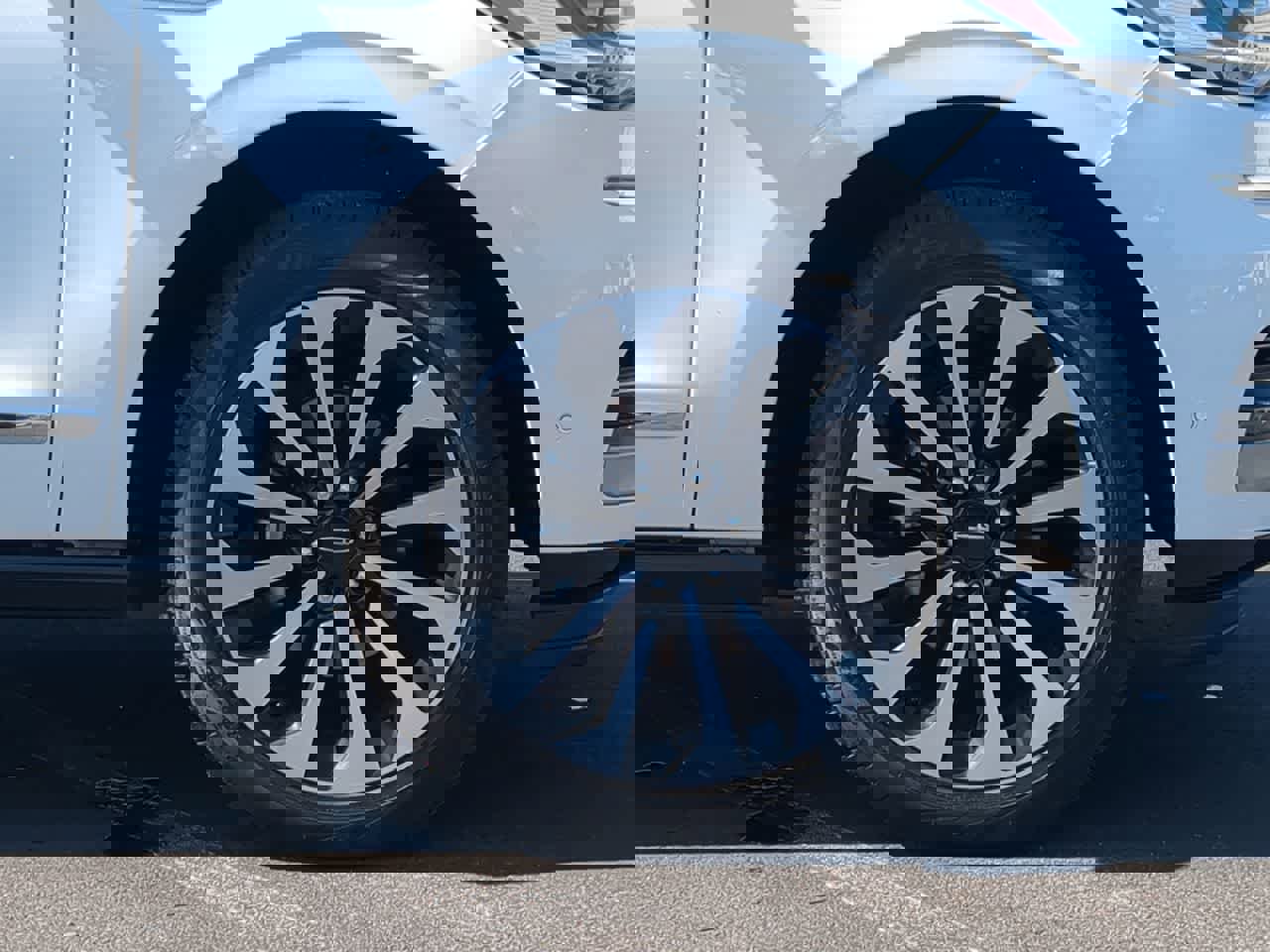 Used 2024 Lincoln Navigator Reserve image 13