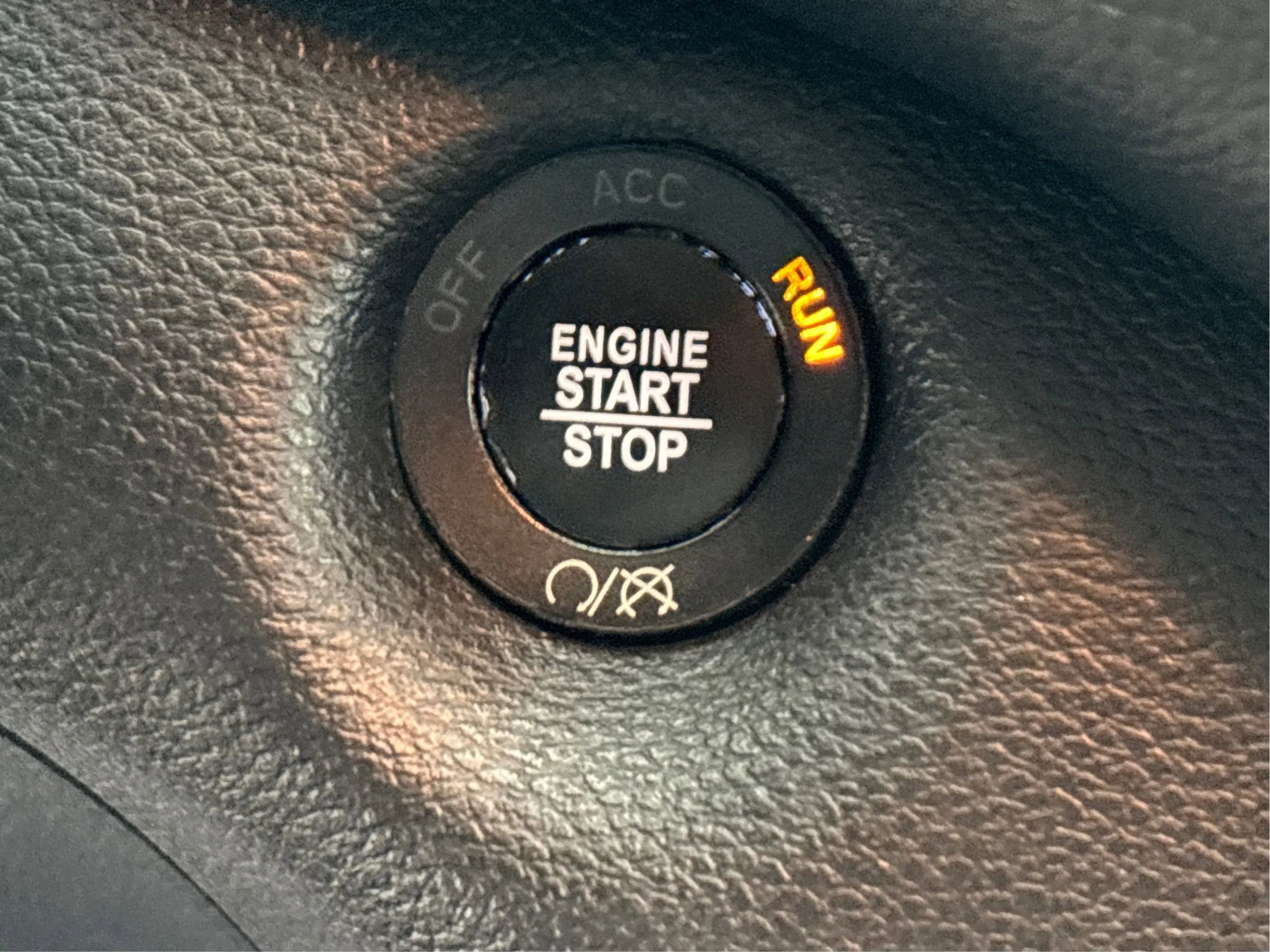 Used 2017 Jeep Cherokee Limited image 38