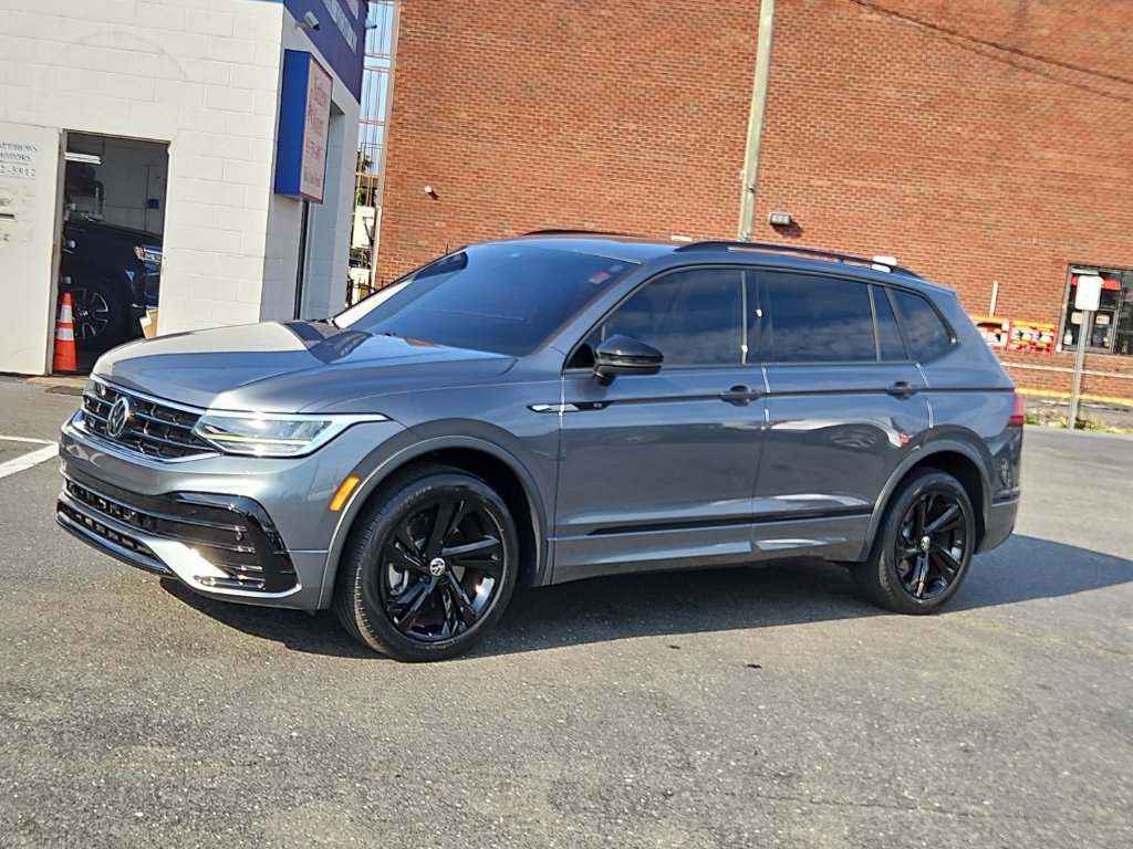 Used 2023 Volkswagen Tiguan SE R-Line FWD image 3