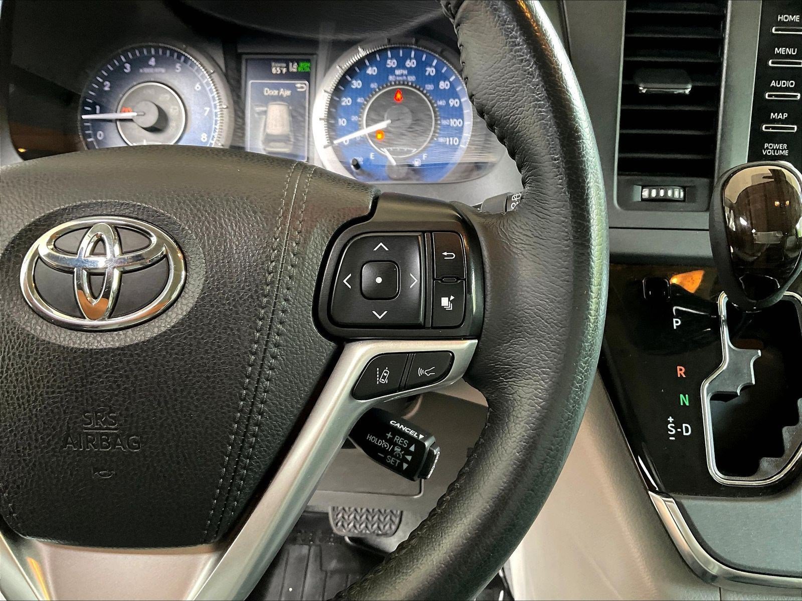 Used 2019 Toyota Sienna XLE w/ XLE Navigation Package FWD image 12
