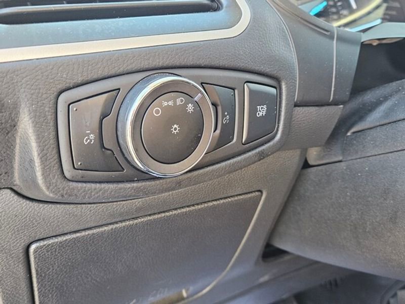 Used 2023 Ford Edge SEL image 28