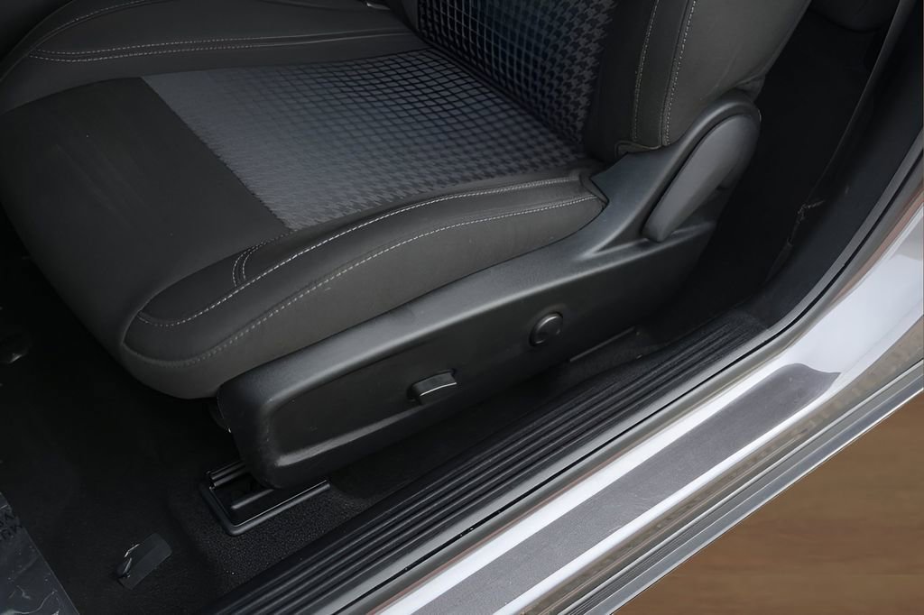 Used 2022 Dodge Challenger SXT w/ Blacktop Package image 8