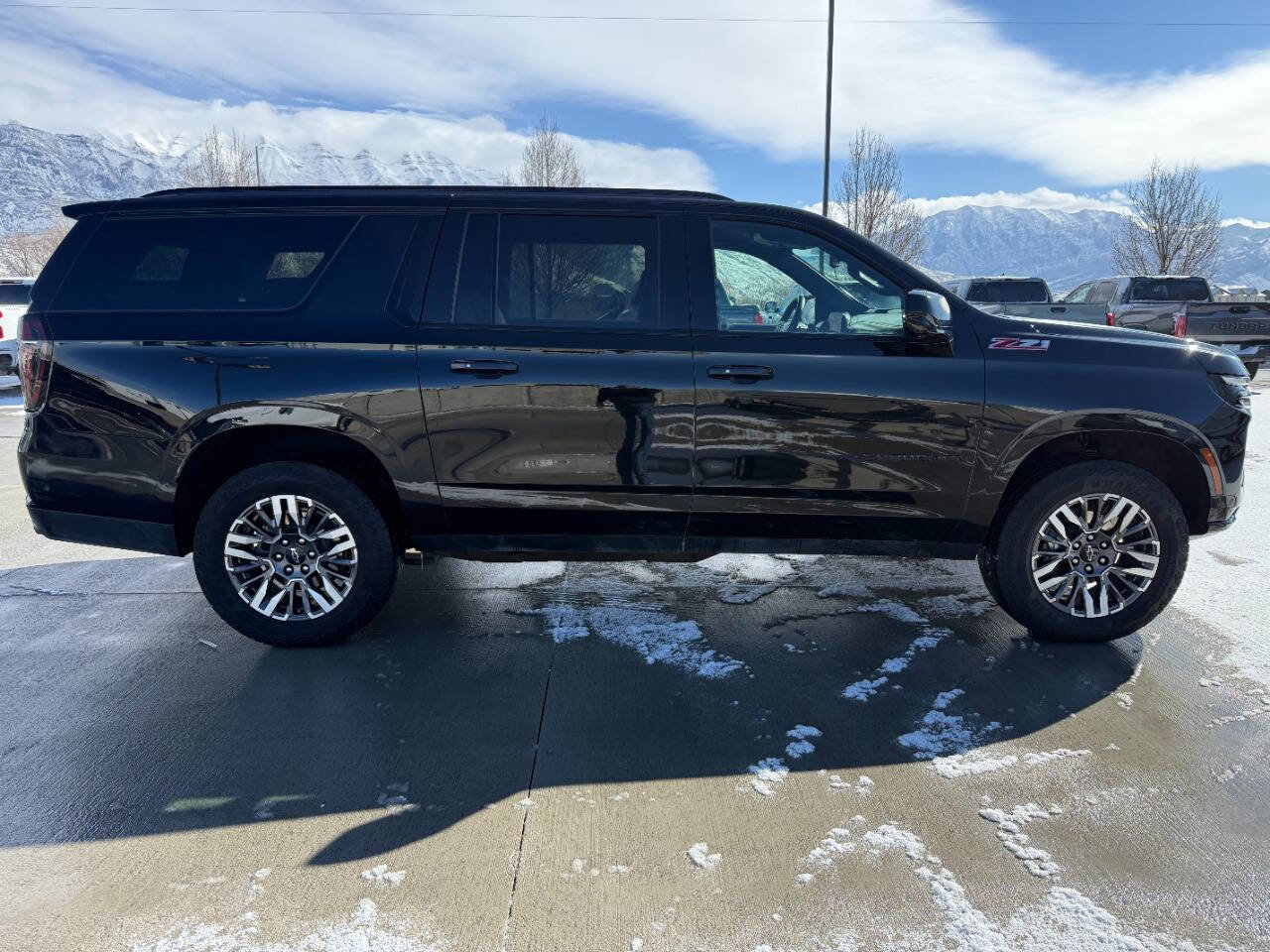 Used 2025 Chevrolet Suburban Z71 image 2
