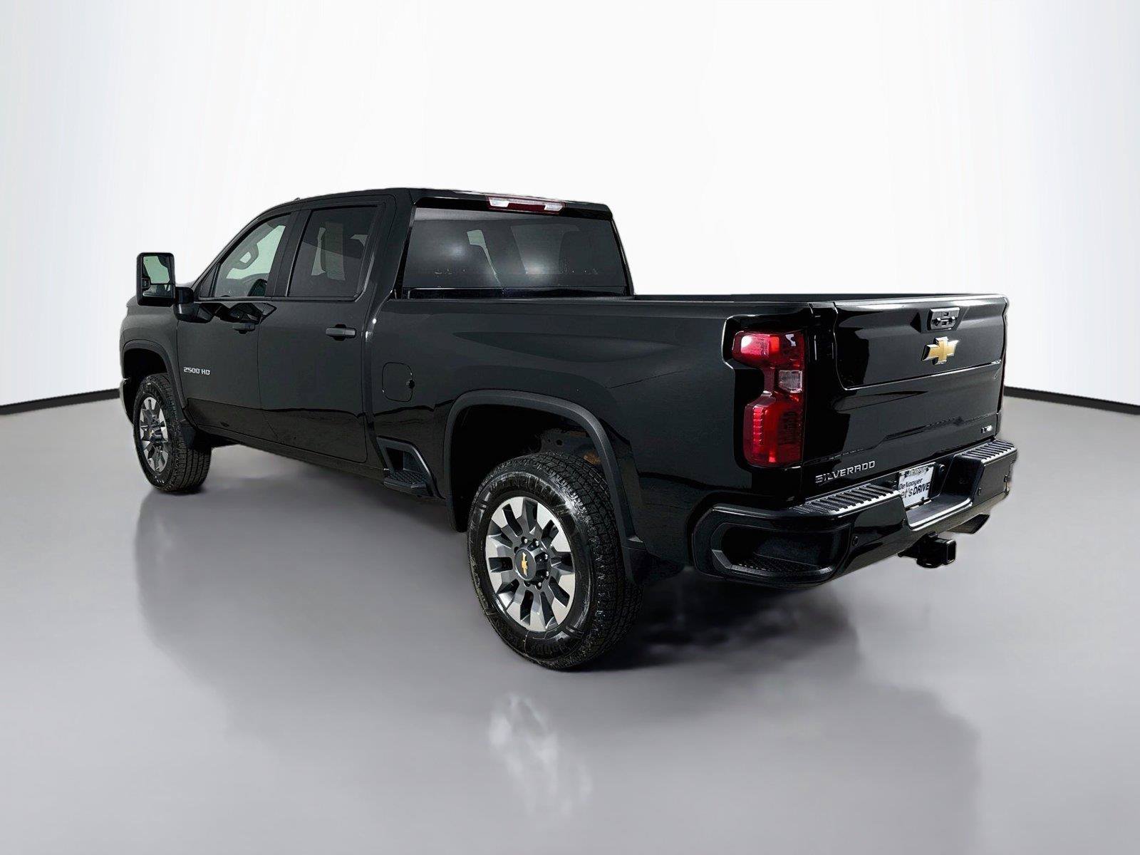 Used 2024 Chevrolet Silverado 2500 Custom w/ Custom Value Package AWD/4WD image 10