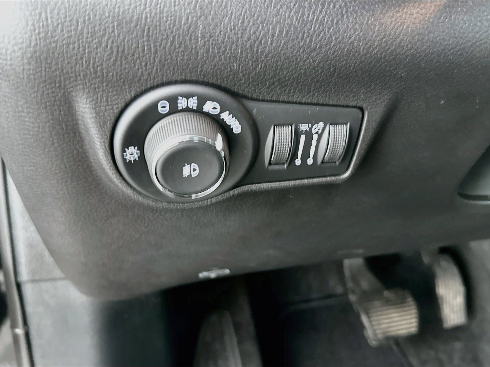 Used 2025 Jeep Compass Latitude w/ Altitude Special Edition AWD/4WD image 10