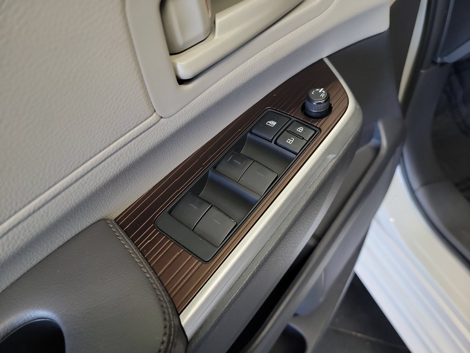 Used 2021 Toyota Sienna LE FWD image 14