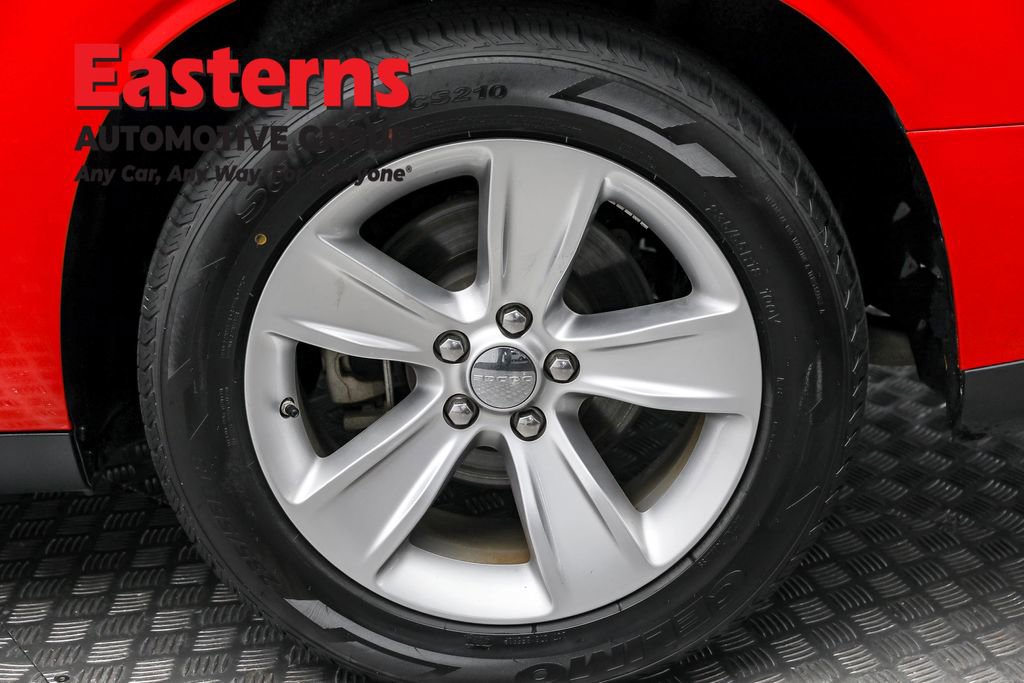 Used 2023 Dodge Challenger SXT image 8