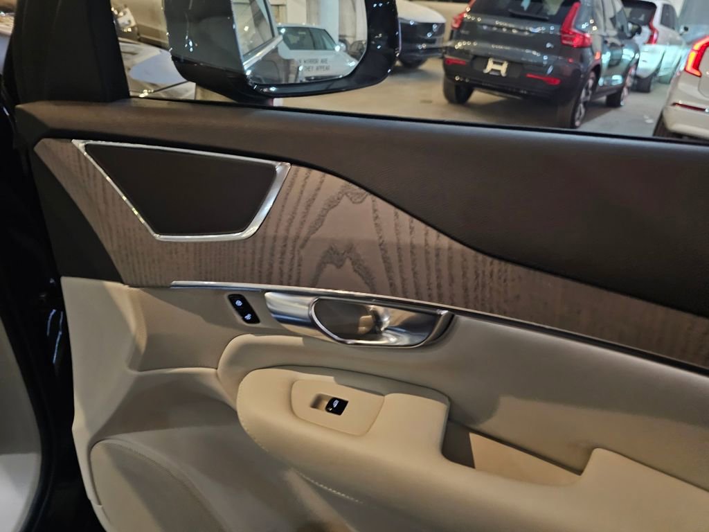 Certified 2025 Volvo XC90 B6 Plus image 12