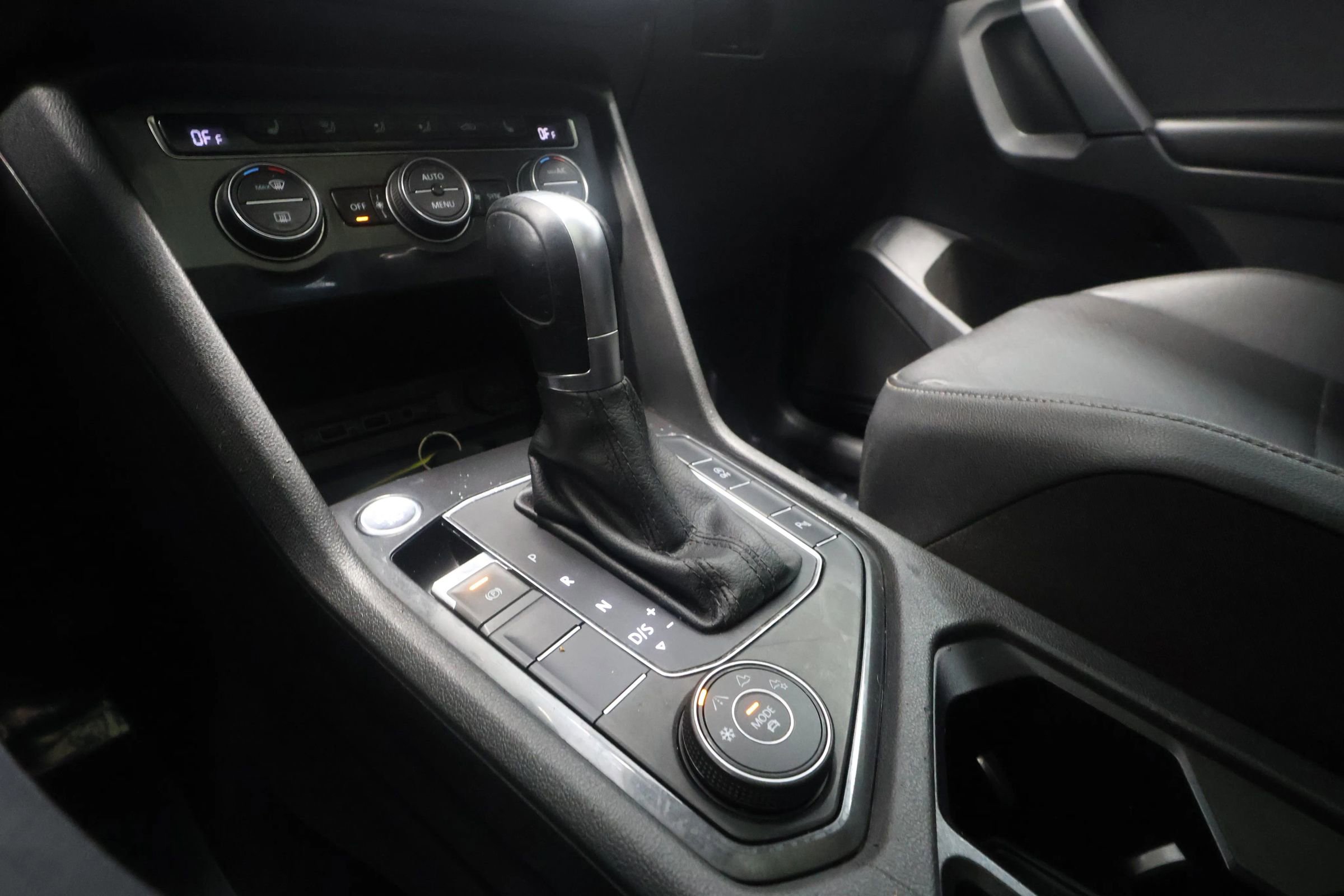 Used 2019 Volkswagen Tiguan SE image 22