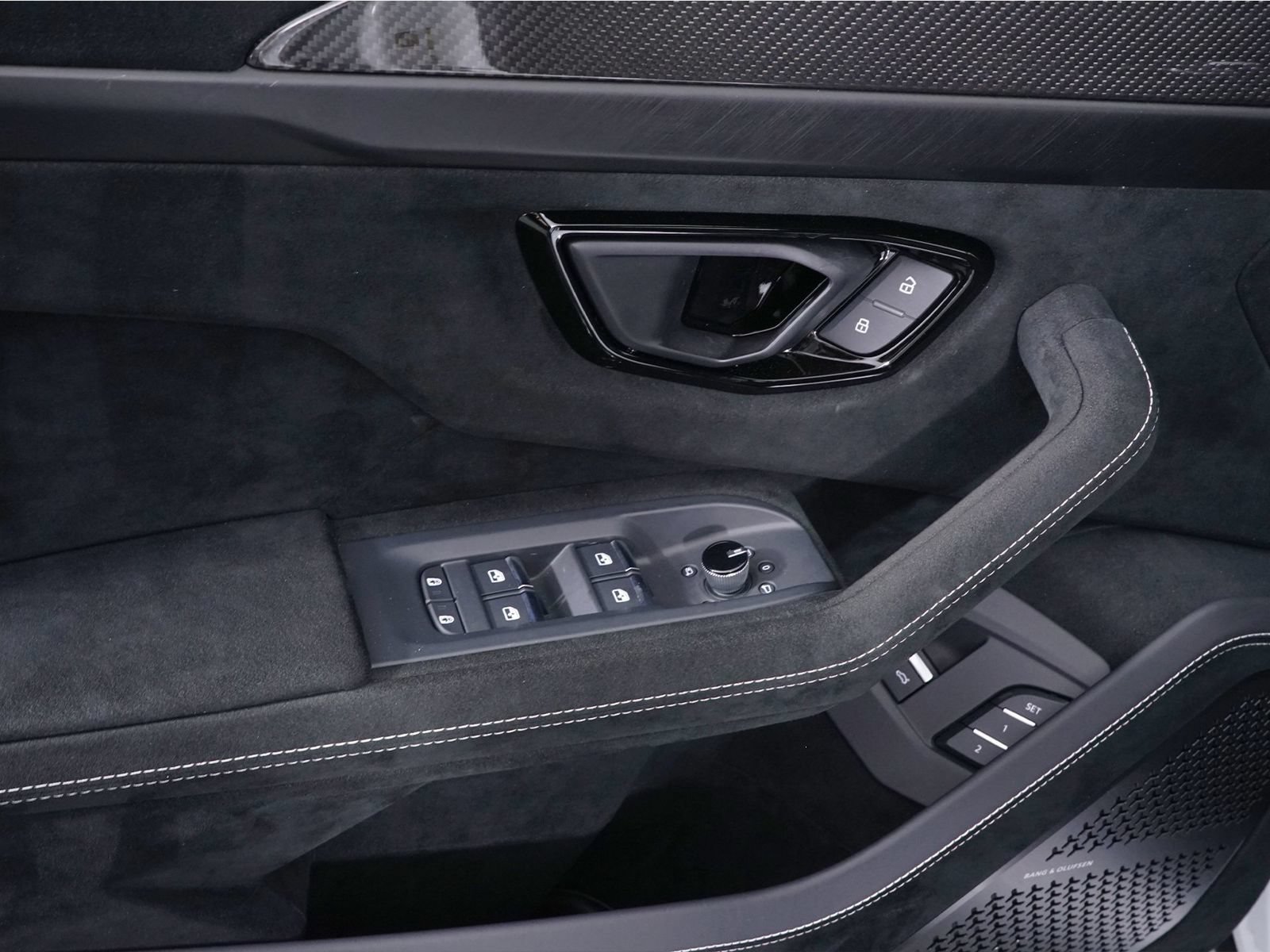 Used 2023 Lamborghini Urus Performante AWD/4WD image 34