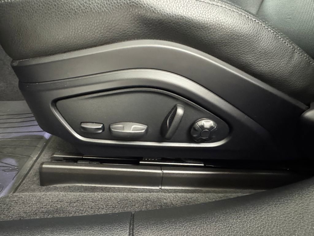 Used 2023 Porsche Panamera 4 Platinum Edition image 28