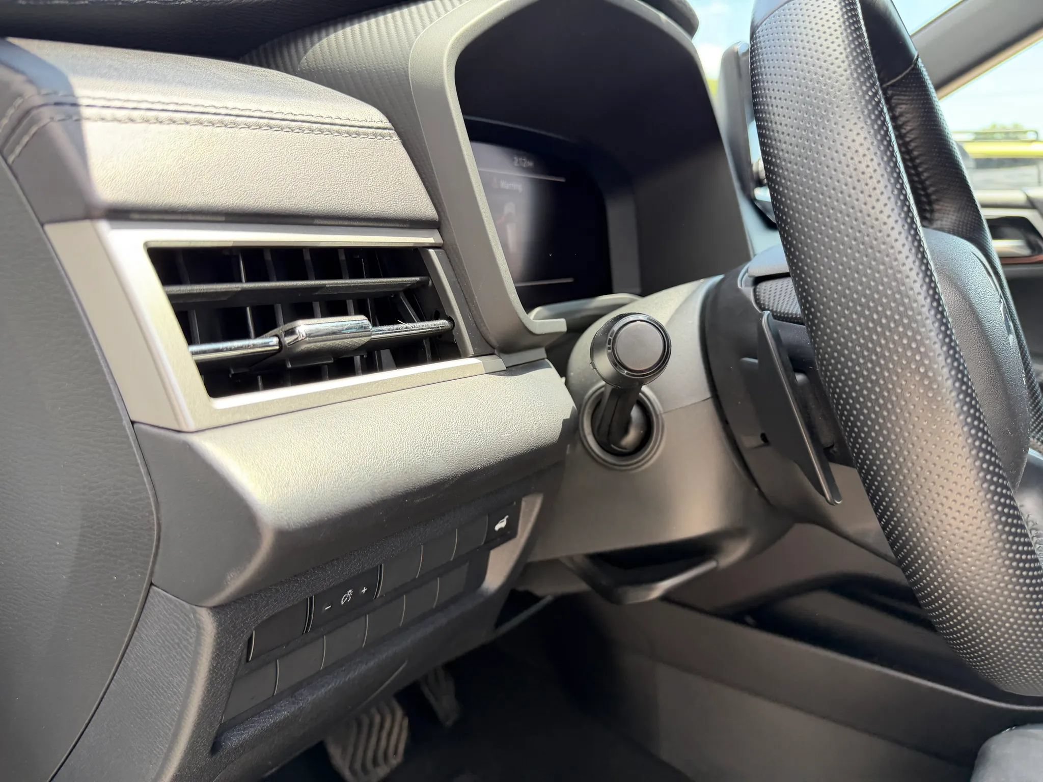 Used 2023 Mitsubishi Outlander SE AWD/4WD image 19