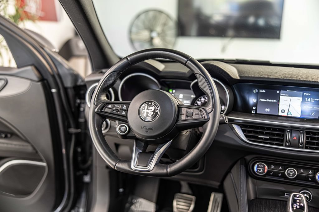 Used 2023 Alfa Romeo Stelvio Ti AWD/4WD image 37