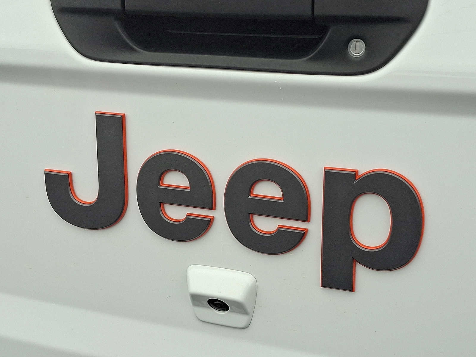 Used 2025 Jeep Gladiator Mojave AWD/4WD image 29