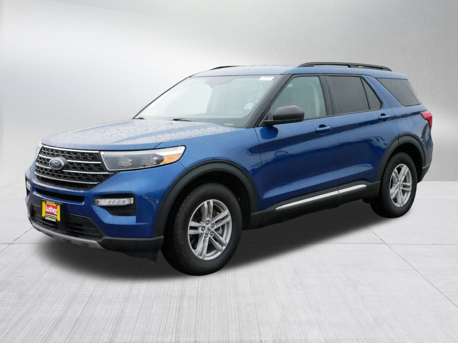 Used 2022 Ford Explorer XLT image 3
