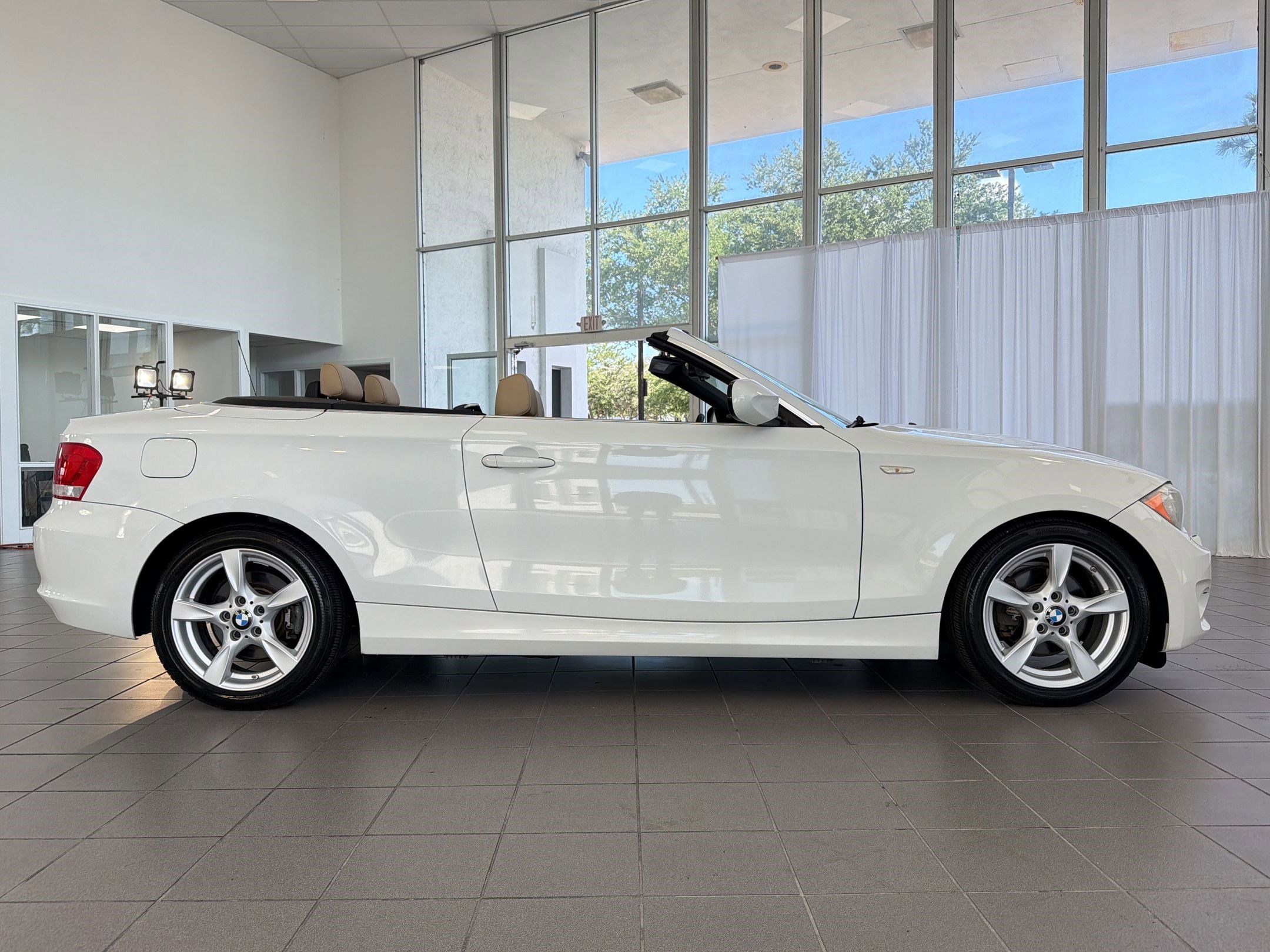 Used 2013 BMW 128i Convertible RWD image 8