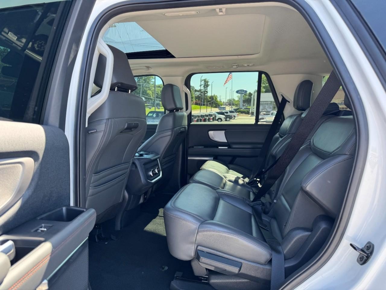 Used 2025 Ford Expedition Active AWD/4WD image 10