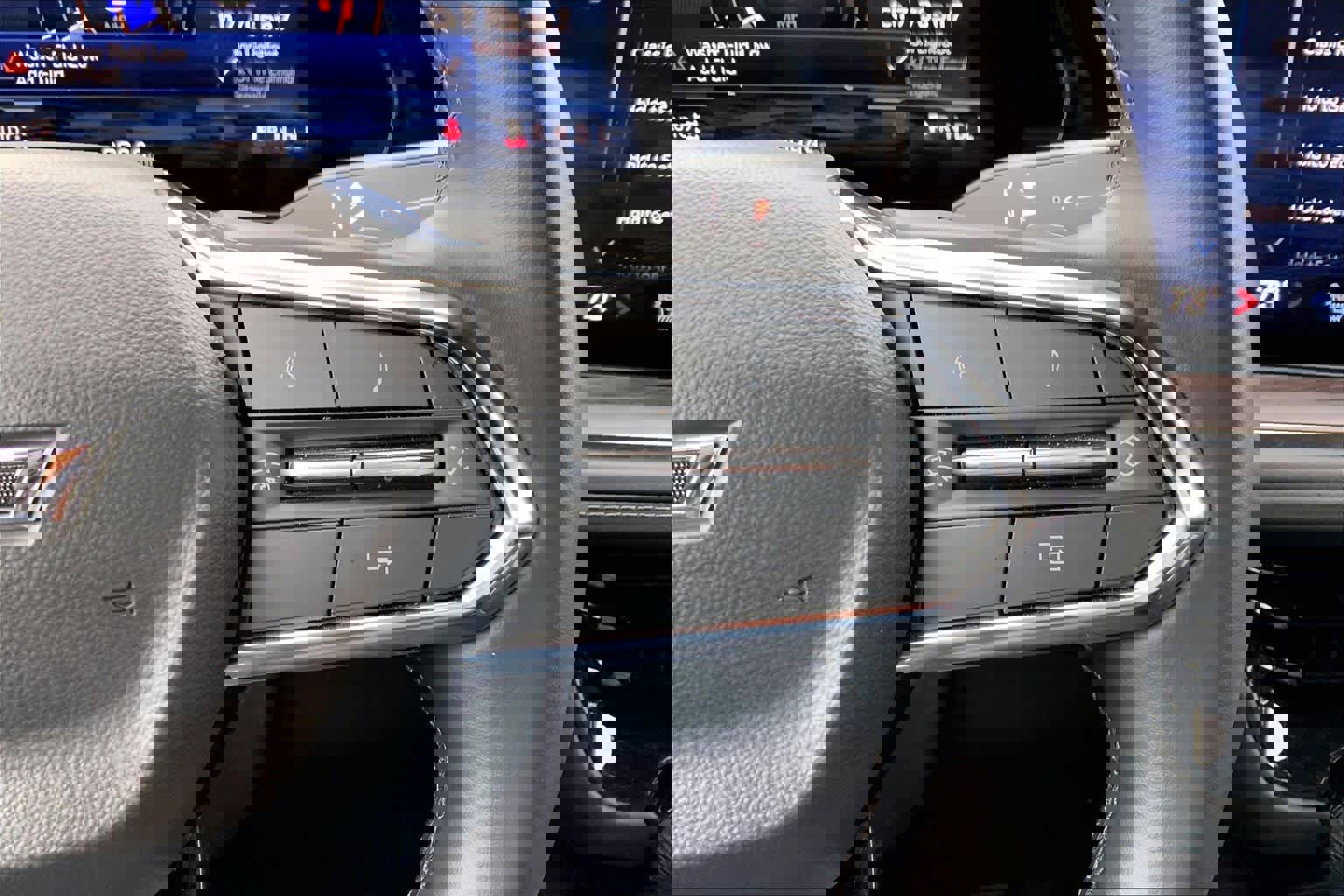 Used 2025 Chevrolet Suburban Z71 AWD/4WD image 26