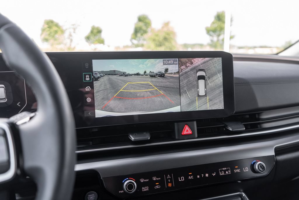 Used 2025 Kia Carnival SX w/ SX Dark Edition Package FWD image 33