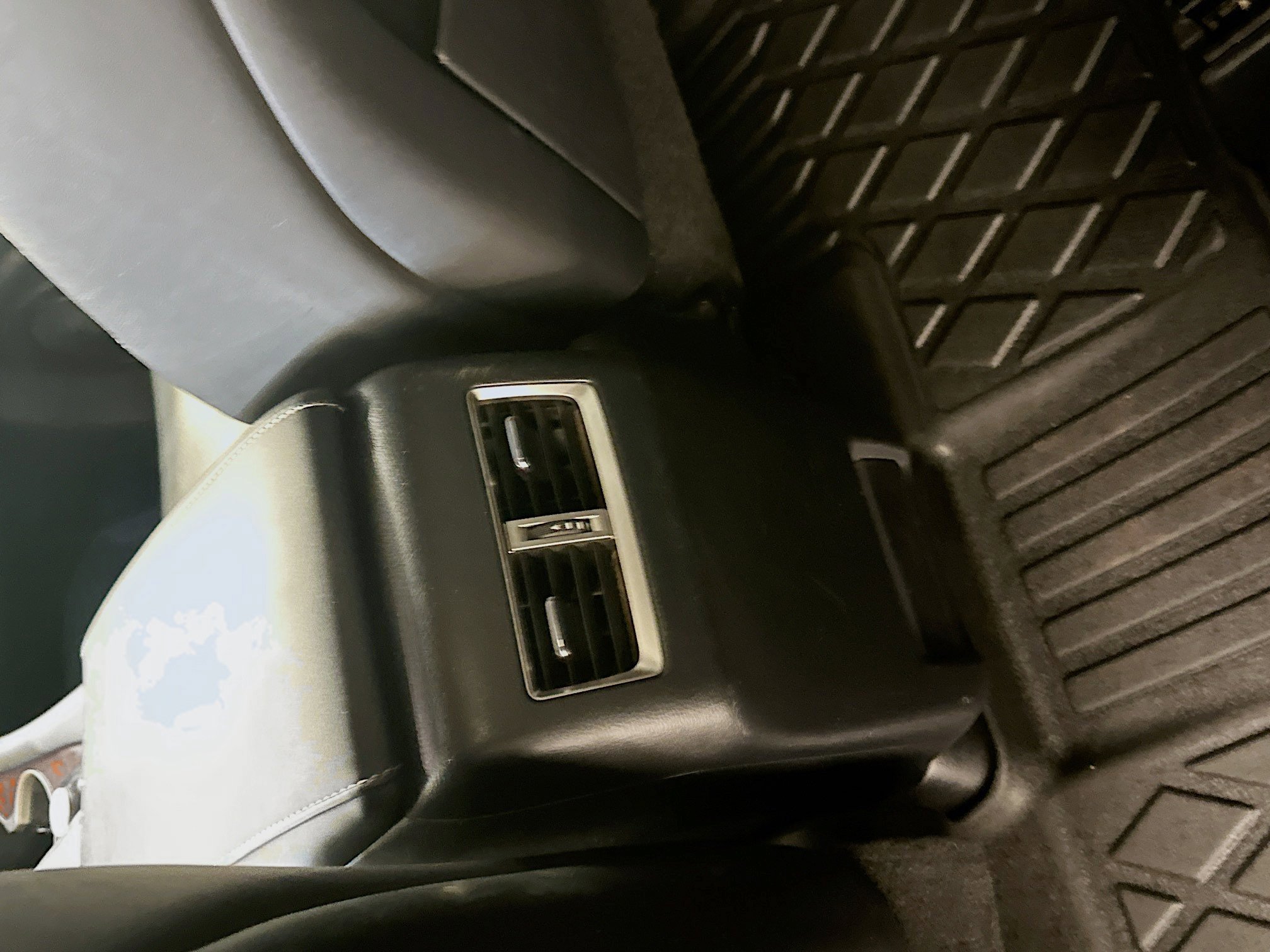 Used 2018 Lexus RX 350L w/ Premium Package image 28