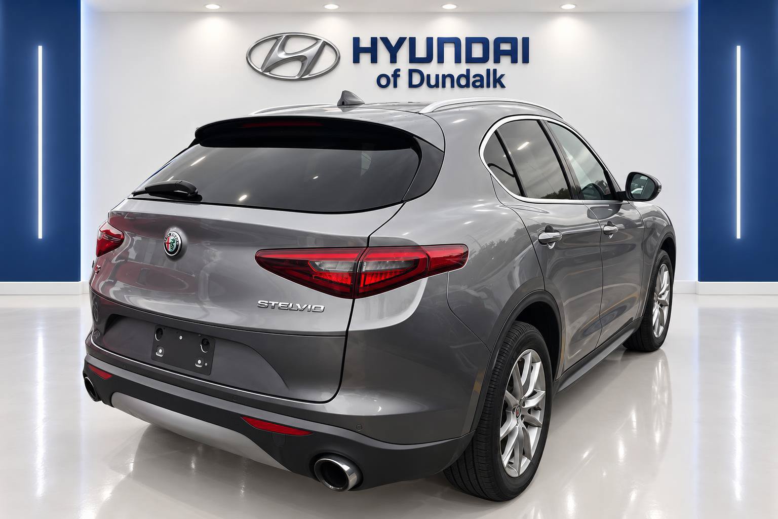 Used 2018 Alfa Romeo Stelvio Ti AWD/4WD image 4