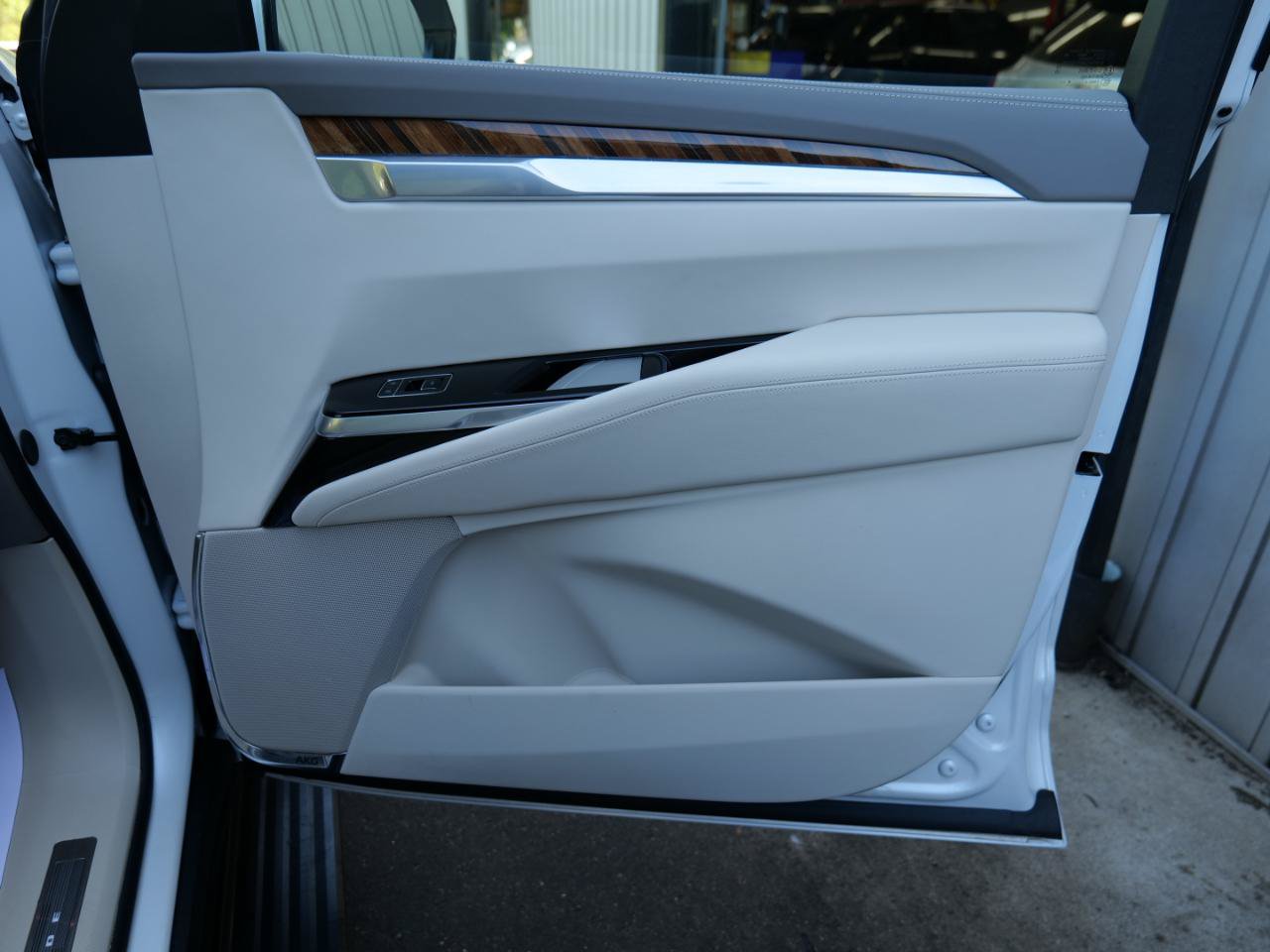 Used 2025 Cadillac Escalade Sport Platinum w/ LPO, Floor Liner Package AWD/4WD image 32