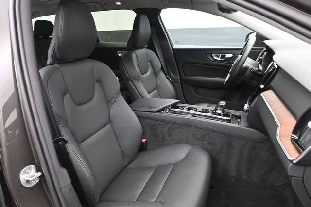 Used 2025 Volvo V60 B5 Cross Country Plus AWD/4WD image 29