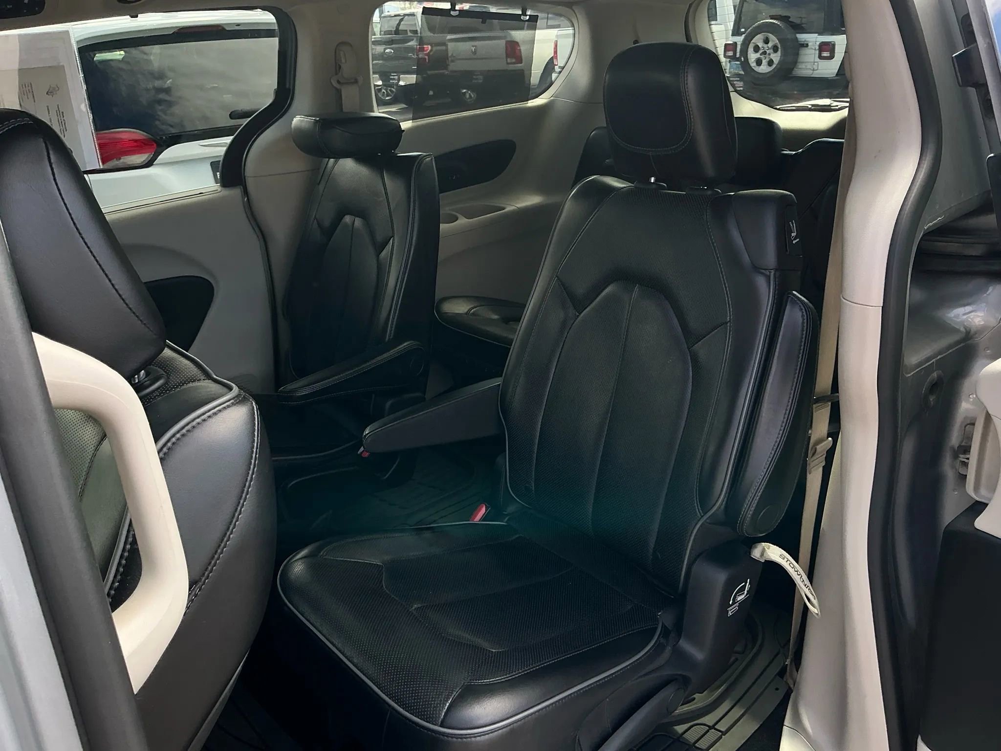 Used 2020 Chrysler Pacifica Limited FWD image 21