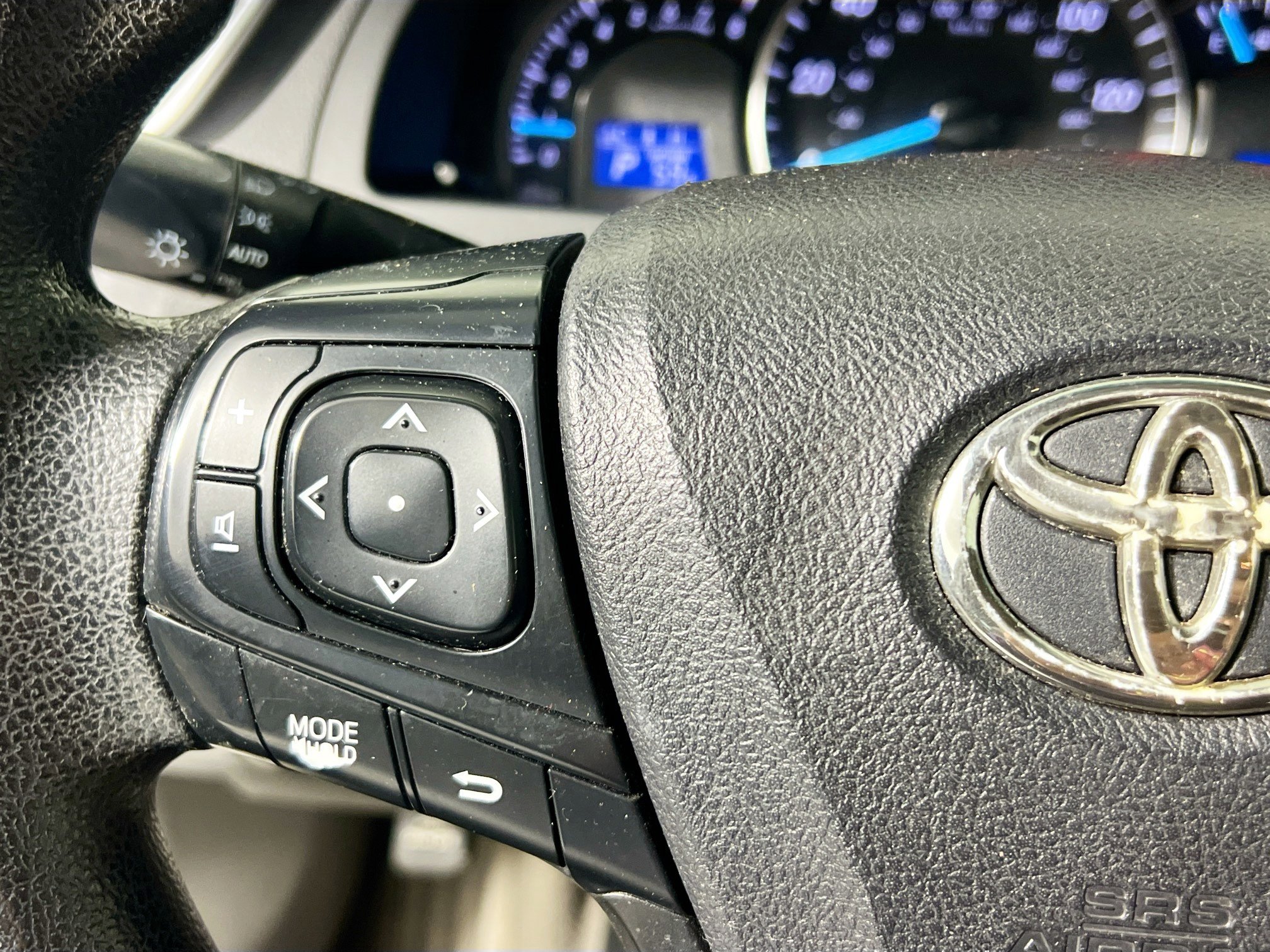 Used 2015 Toyota Camry LE image 18