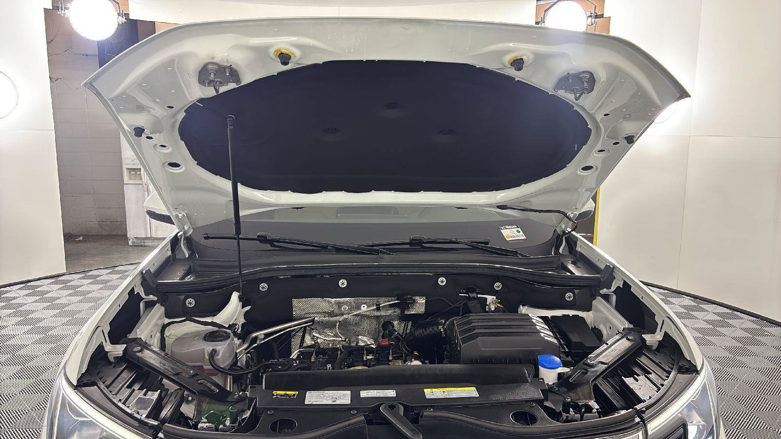 Certified 2025 Volkswagen Atlas Cross Sport SE FWD image 23